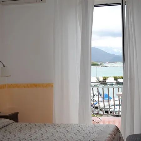 فندق Sette Archi Bocca di Magra