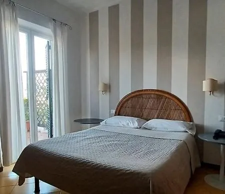 Sette Archi فندق 3*